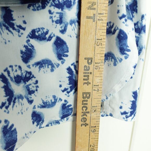 Chicos Long Sleeved Tunic Top Womens Size 0 U.S. 4/6 White w/ Blue Shell Print - Picture 10 of 11